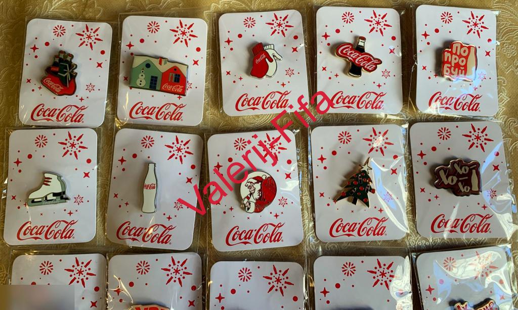 Набор Новогодних значков Кока-кола Coca-cola ( 20 значков) 1