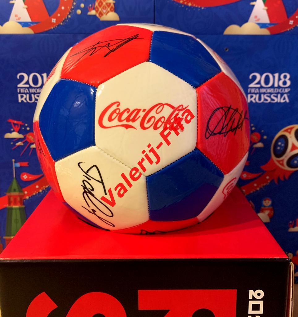 Мяч Кока-кола с автографами Сборной России.
