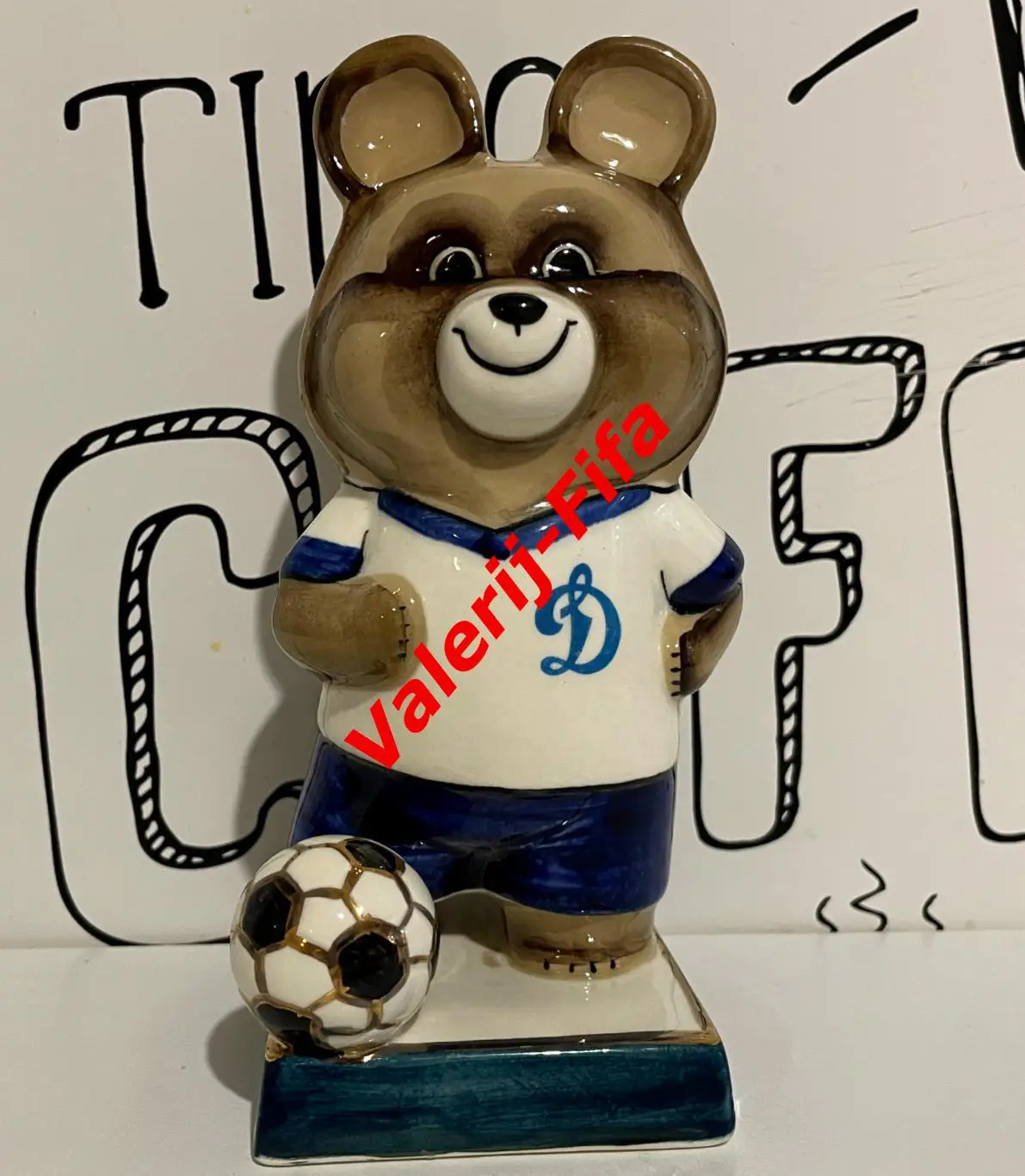 Олимпийский Мишка Футболист Динамо (синий) . Олимпиада Москва 1980