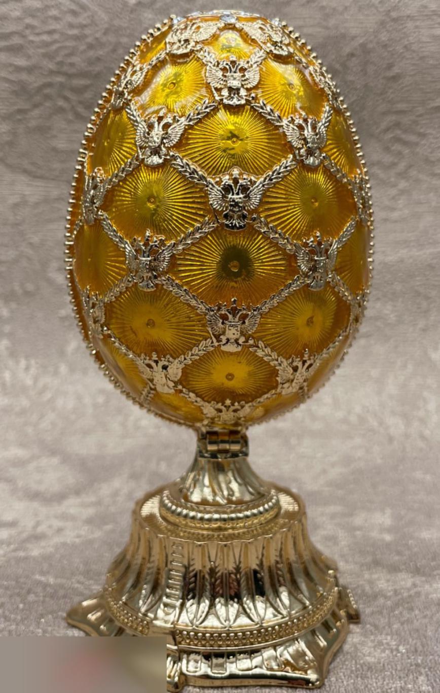 Яйцо Императорское в стиле Фаберже с корзиной цветов, золотое 5