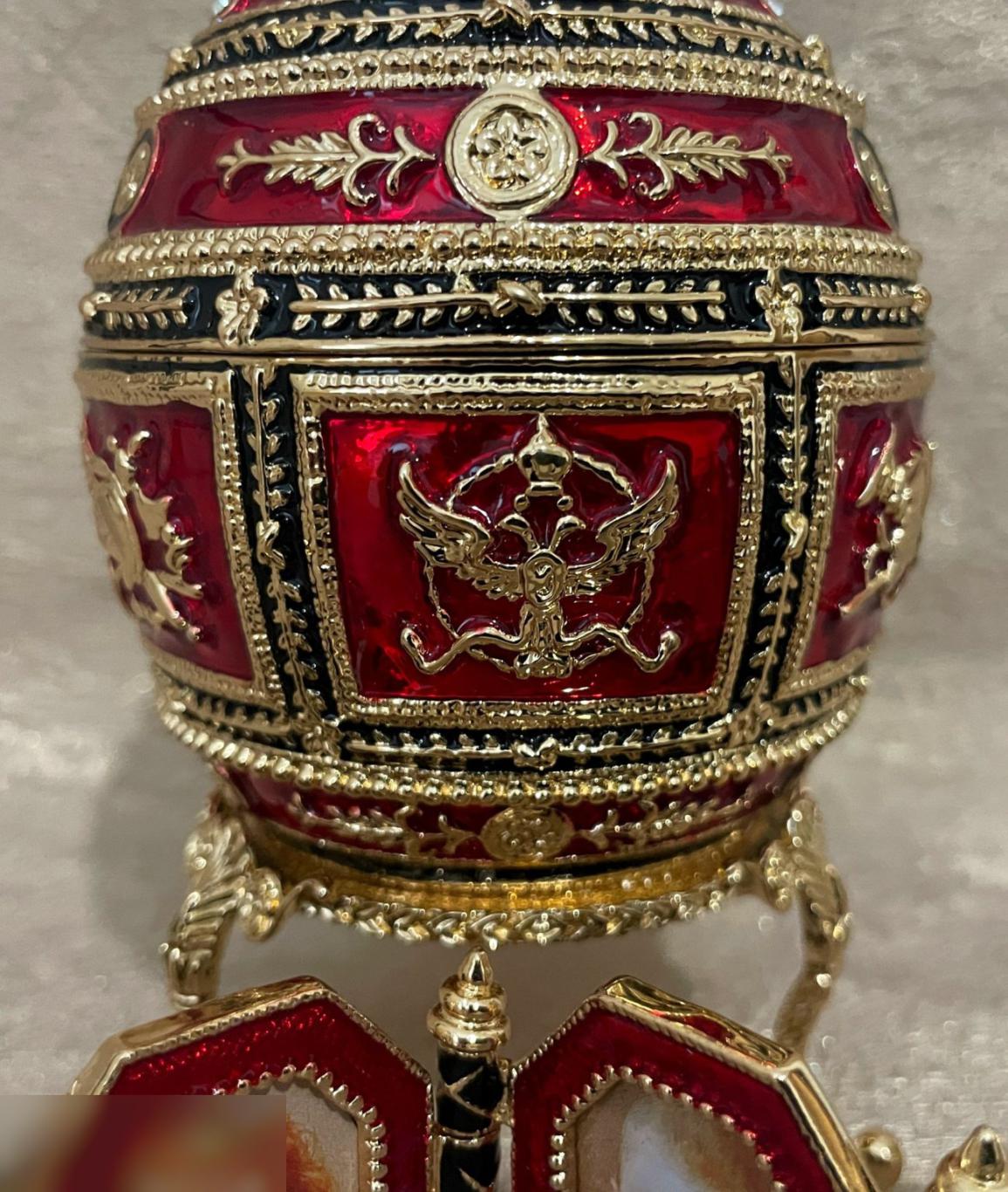 Императорское яйцо Фаберже "Наполеоновское", красное 2