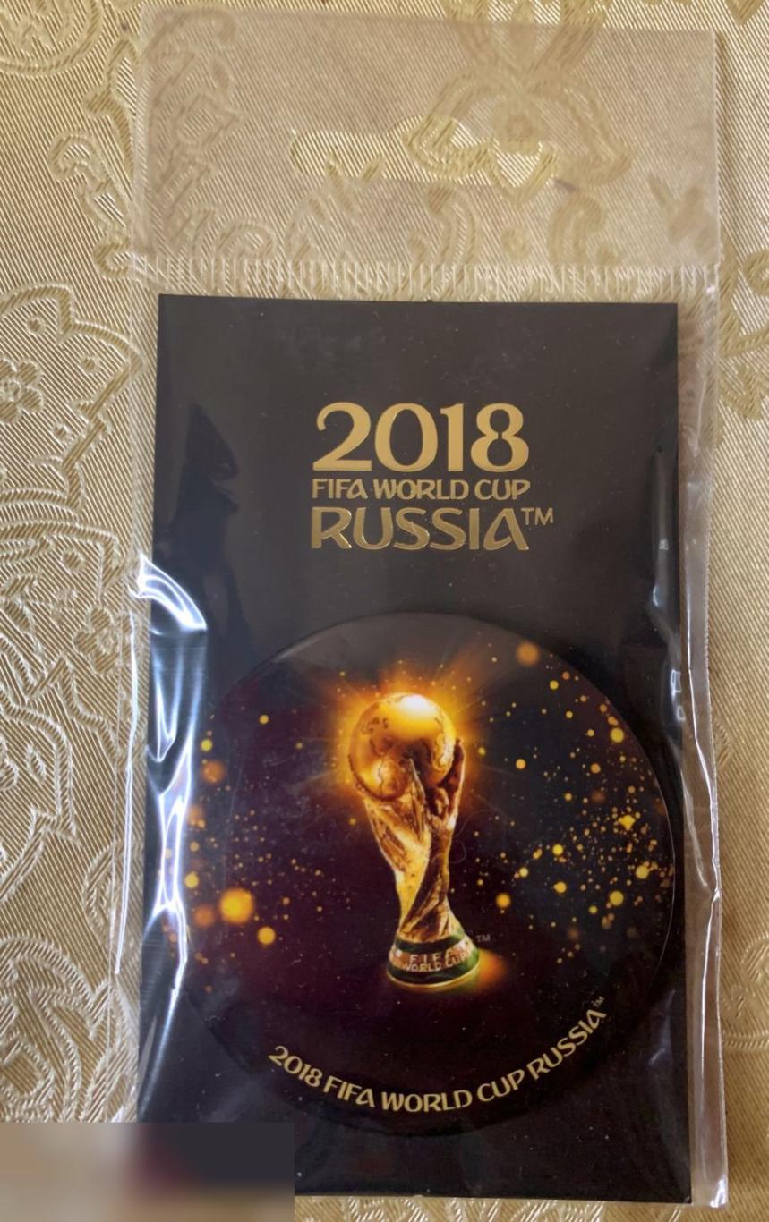 Набор значков 7 штук (56 мм) Fifa. Чемпионата мира по футболу 2018. Кубок + Эмблема + Забивака 2