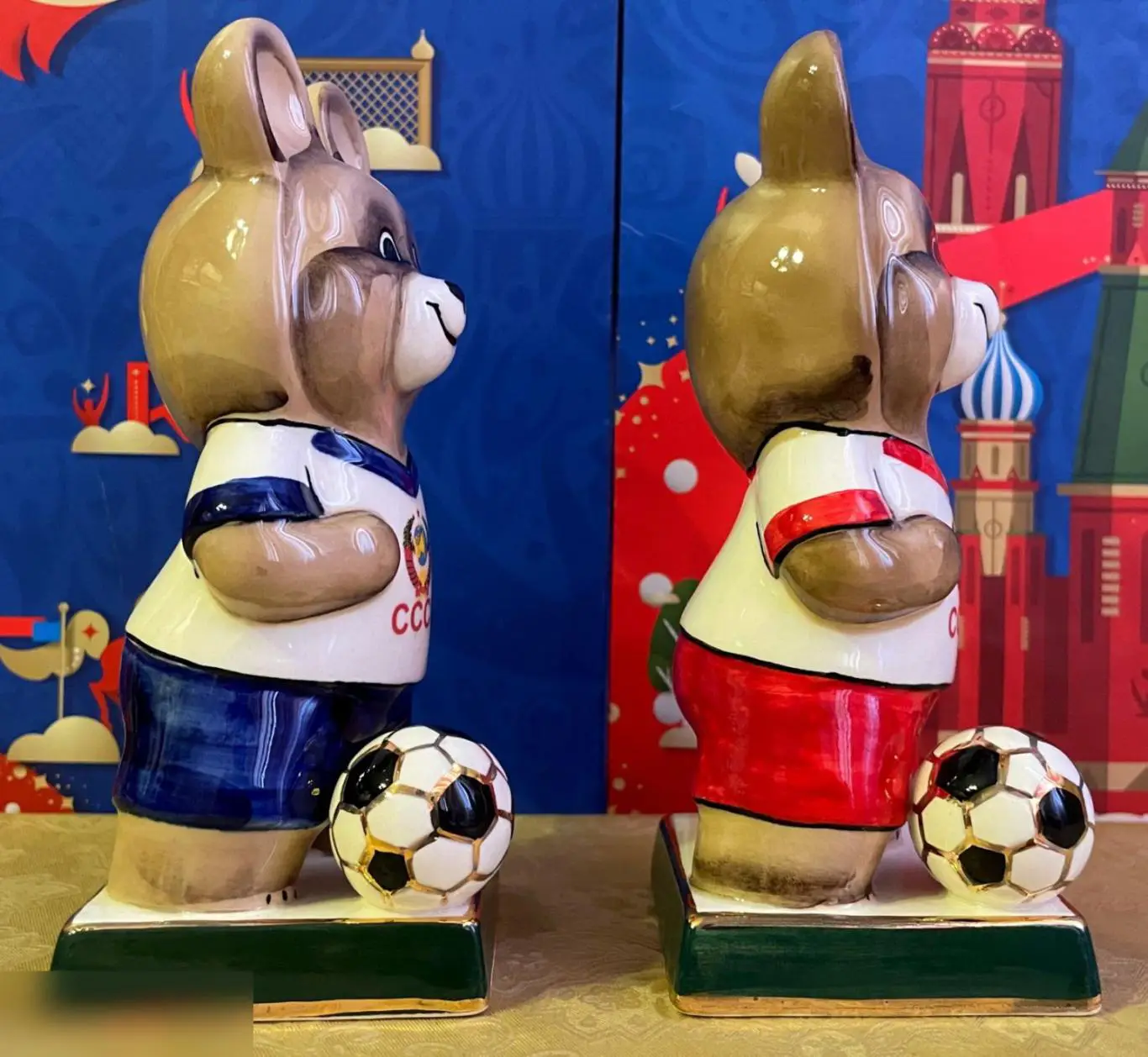 Олимпийский Мишка Футболист (красный). Олимпиада Москва 1980 1