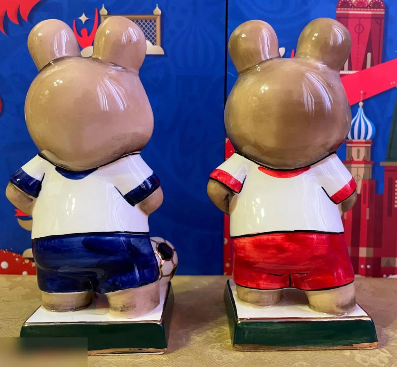 Олимпийский Мишка Футболист (красный). Олимпиада Москва 1980 2