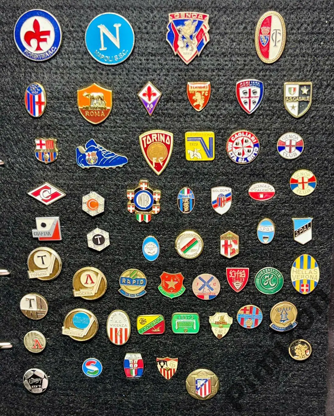 Значки футбол Европа редкие (43 шт.)