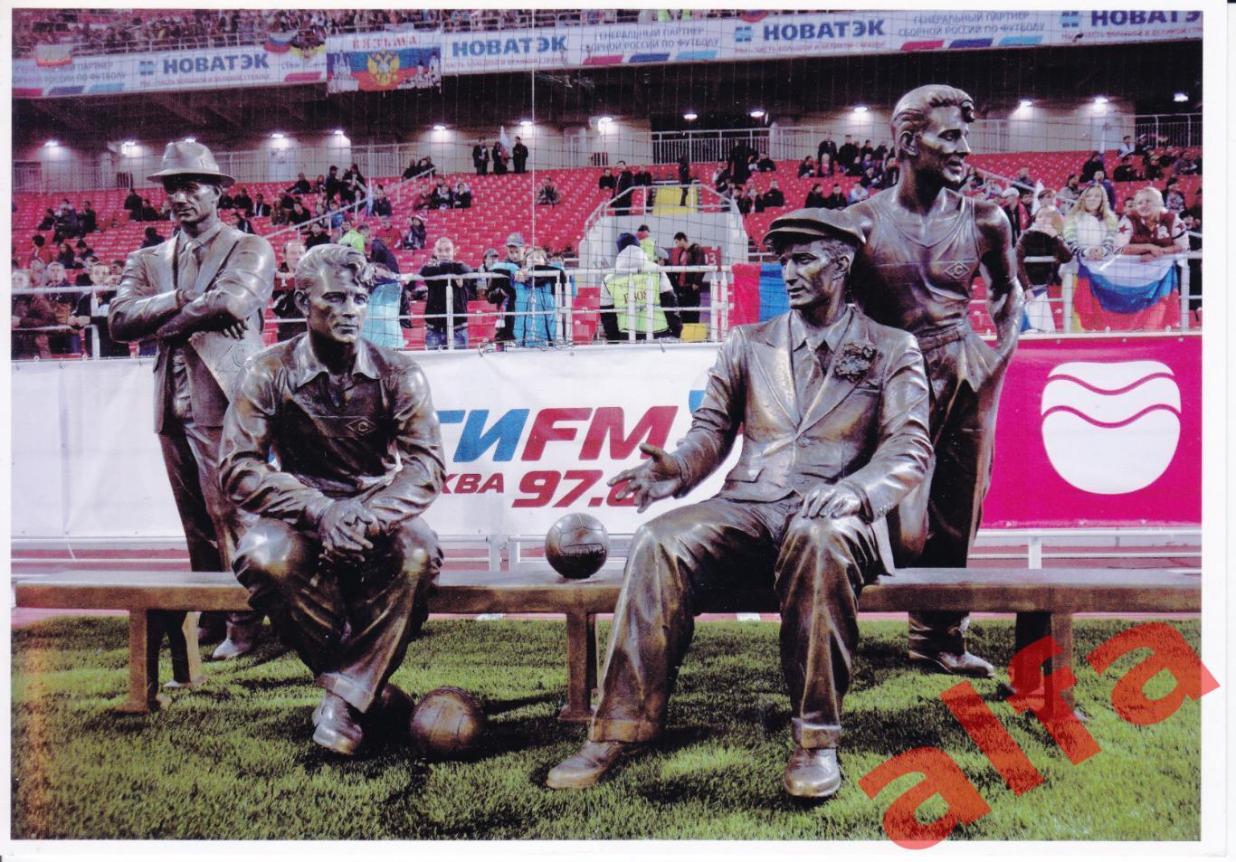 Скульптура братьев Старостиных на стадионе Открытие-арена. Фото Голикова.