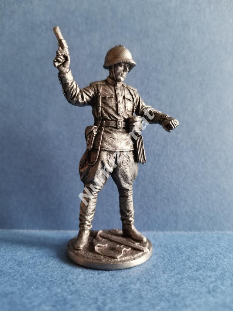 Оловянная миниатюра. 54 мм. Капитан пехоты Красной Армии