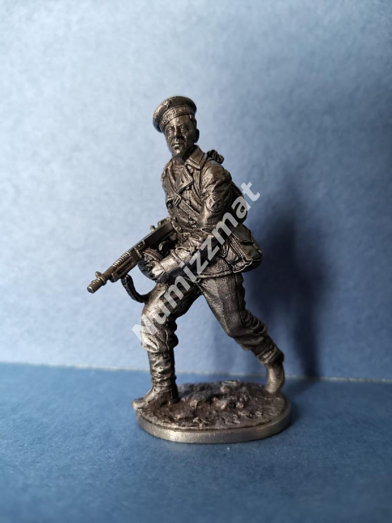 Оловянная миниатюра. 54 мм. Краснофлотец с пистолетом-пулемётом Томпсон