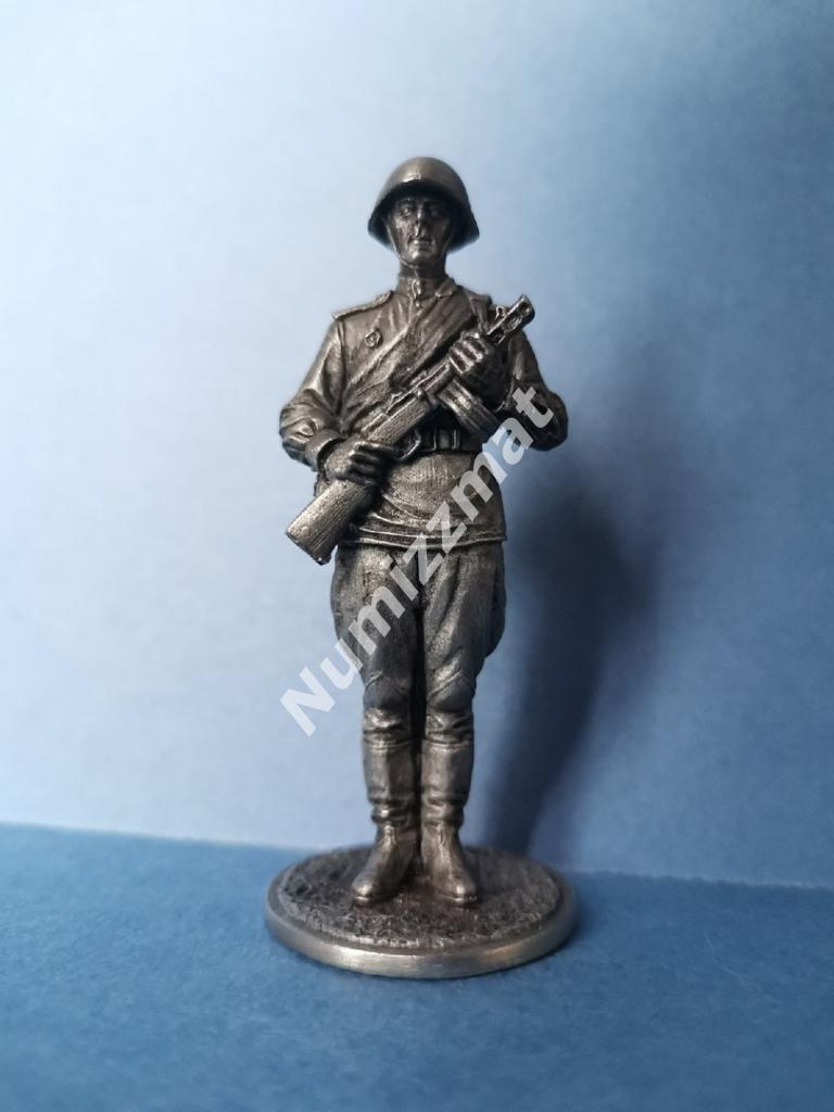Оловянная миниатюра. 54 мм. Гвардии красноармеец с ППШ. 1943-45 гг