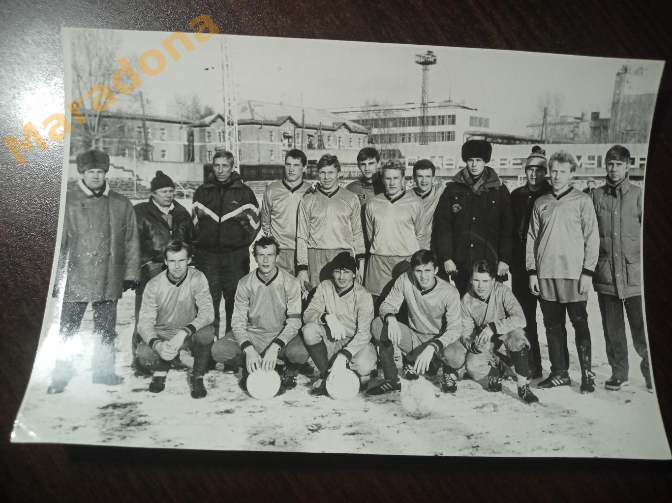 Уралец Нижний Тагил - Светотехника Саранск 1993 фото команды хозяев перед матчем