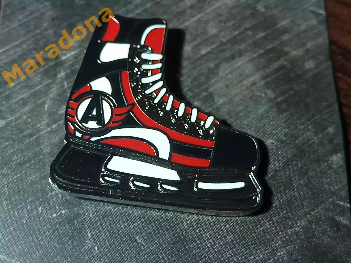 Значок хоккей Автомобилист Екатеринбург 2025/2026 конёк 1