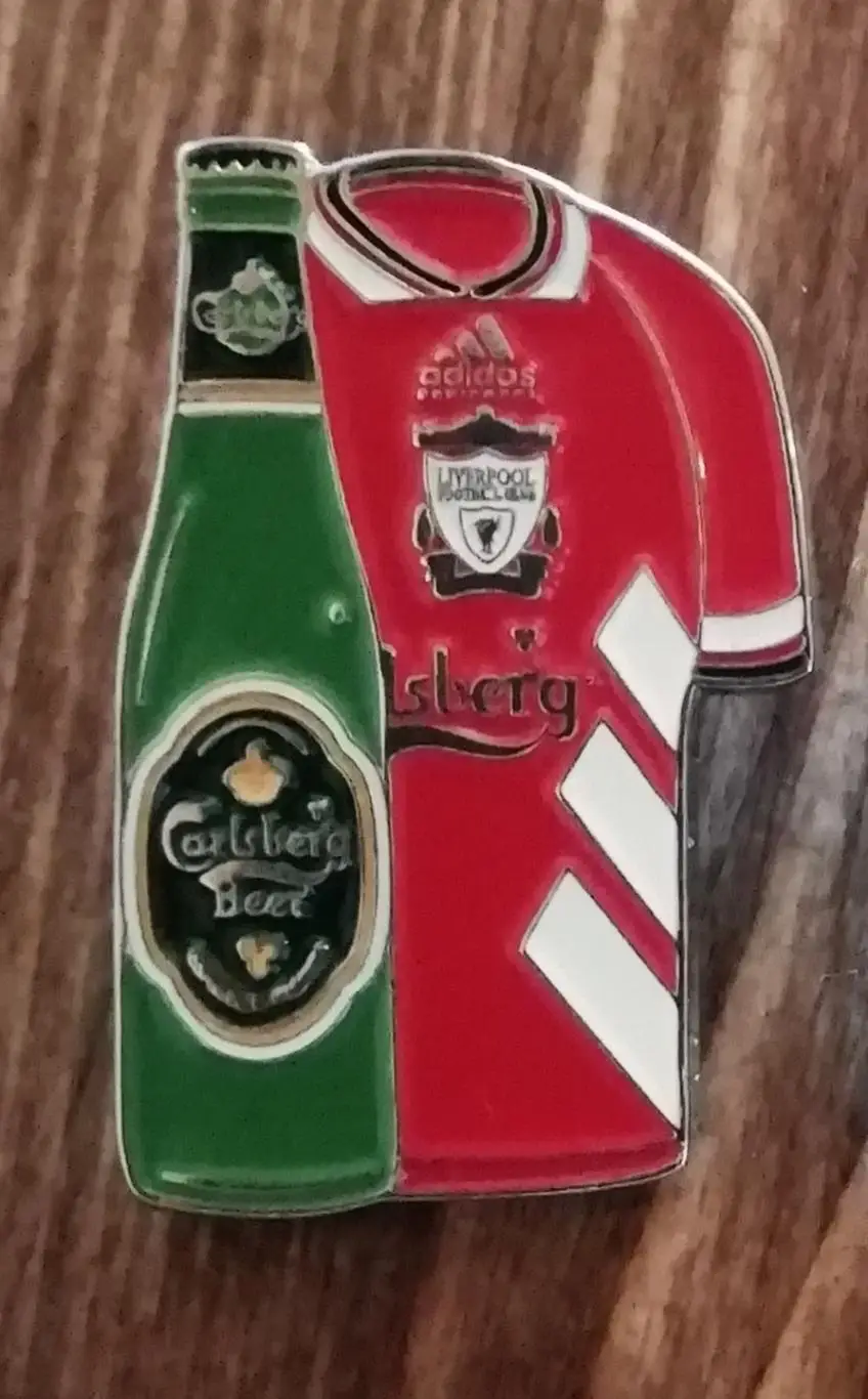 Знак/значок фк ливерпуль (пиво carlsberg)