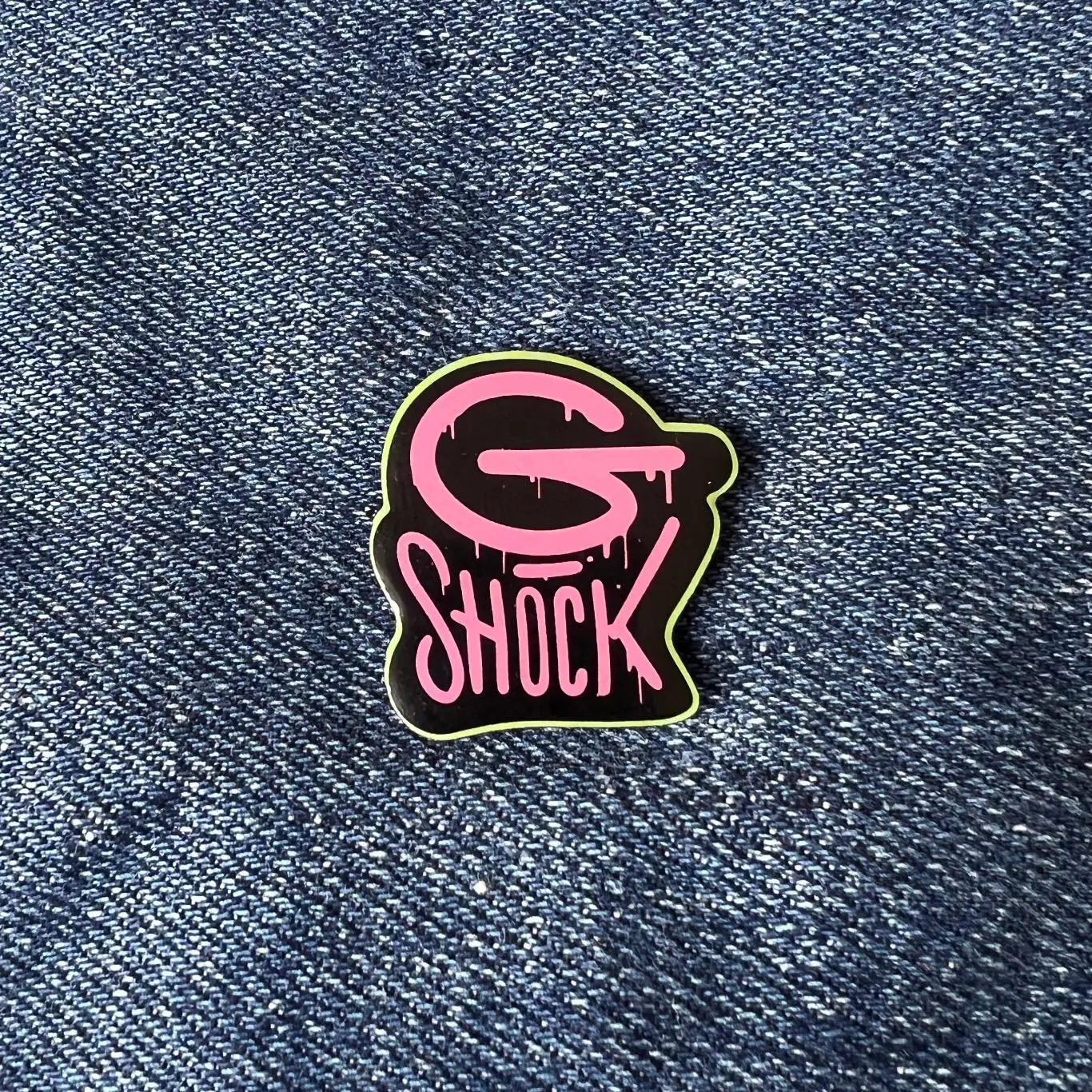 Значок Casio G-Shock фиолетовый