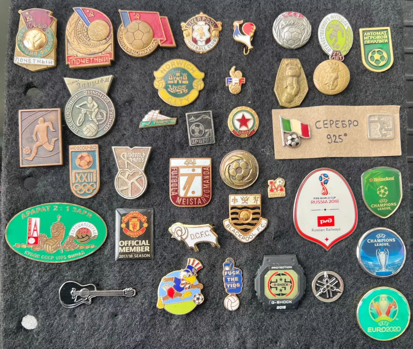 Футбольные значки - 37 шт. - Одним лотом