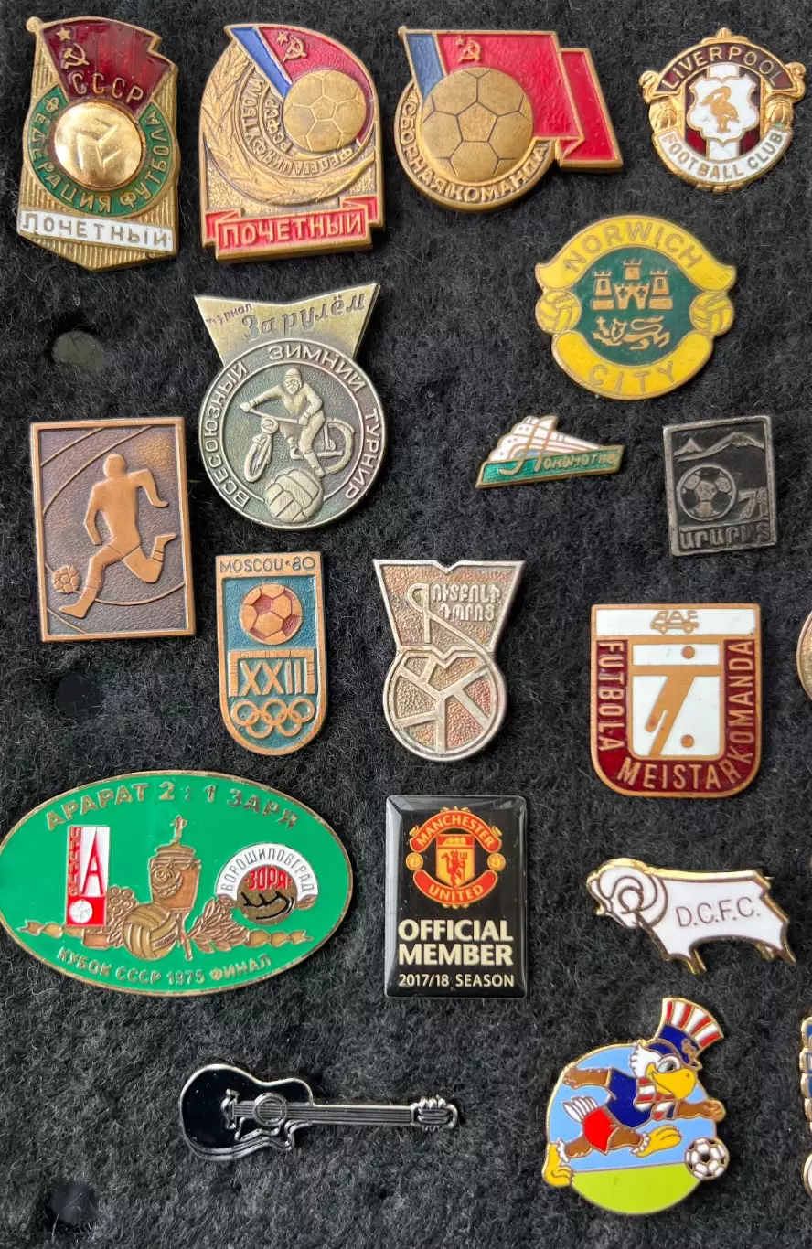 Футбольные значки - 37 шт. - Одним лотом 1