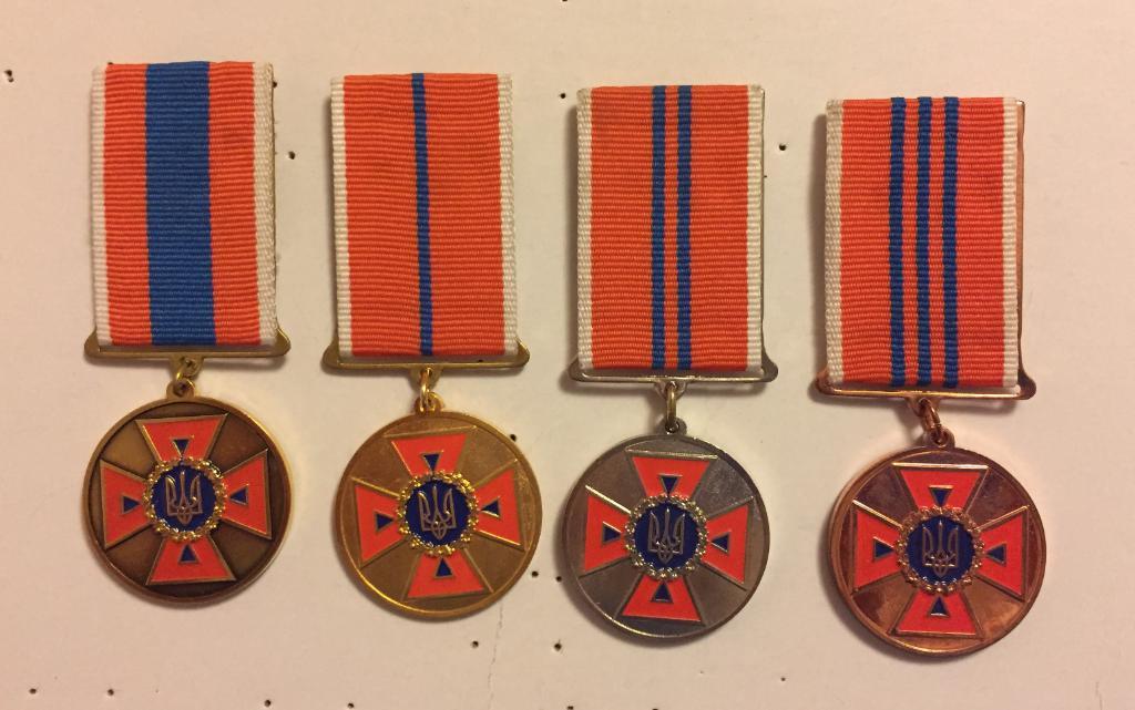 комплект медалей за выслугуМЧС Украины