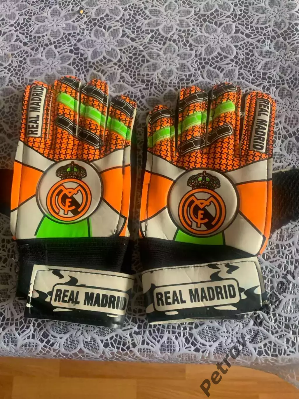 Перчатки вратарские Реал Мд. подростковие.