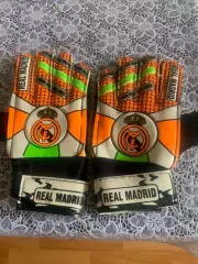 Перчатки вратарские Реал Мд. подростковие.