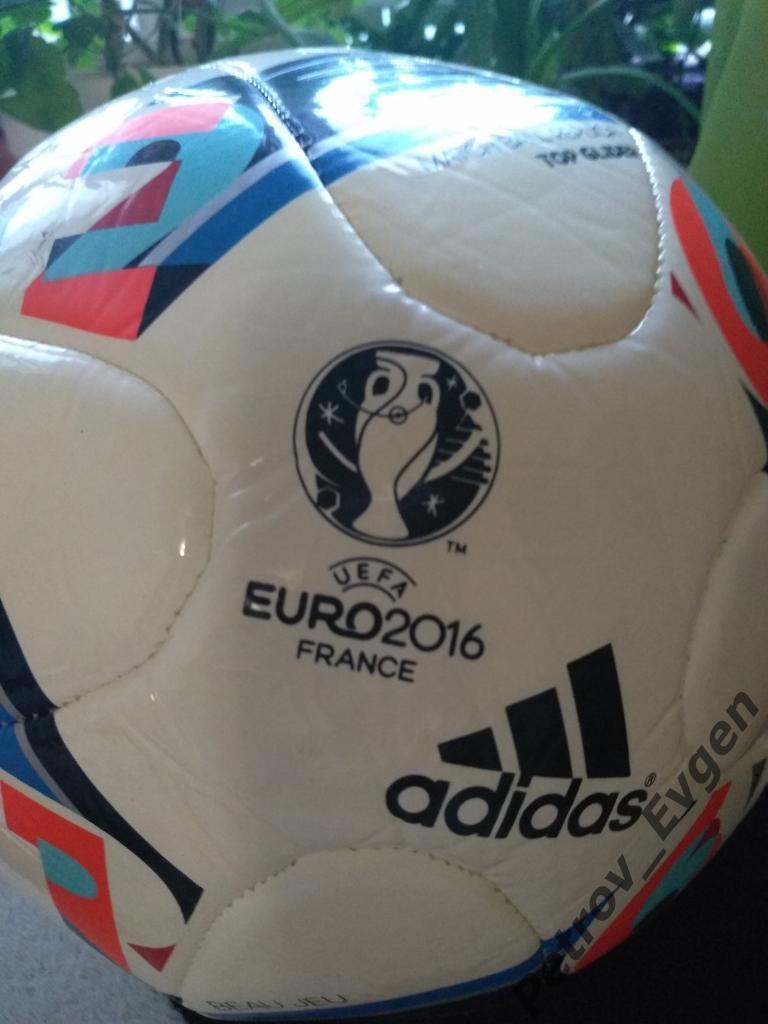 Мяч футбольныйЧ Е Франция2016