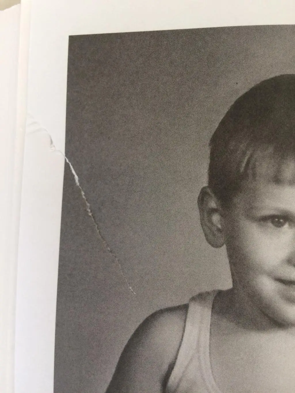 А.Нилин Эдуард Стрельцов Памятник человеку без локтей 3