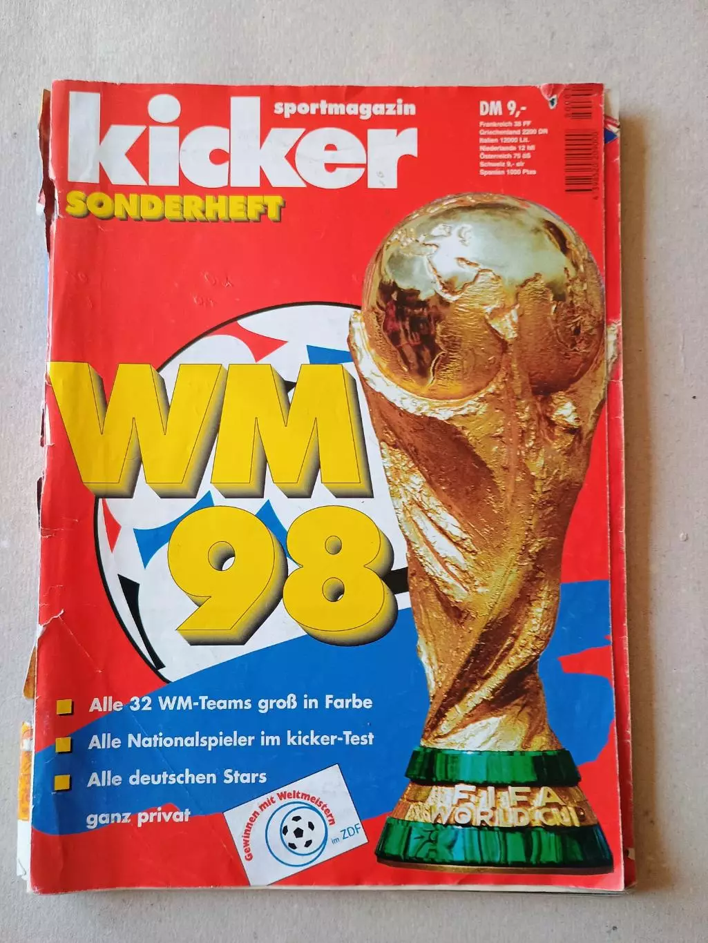 Kicker WC 1998- сильно повреждена обложка журнала
