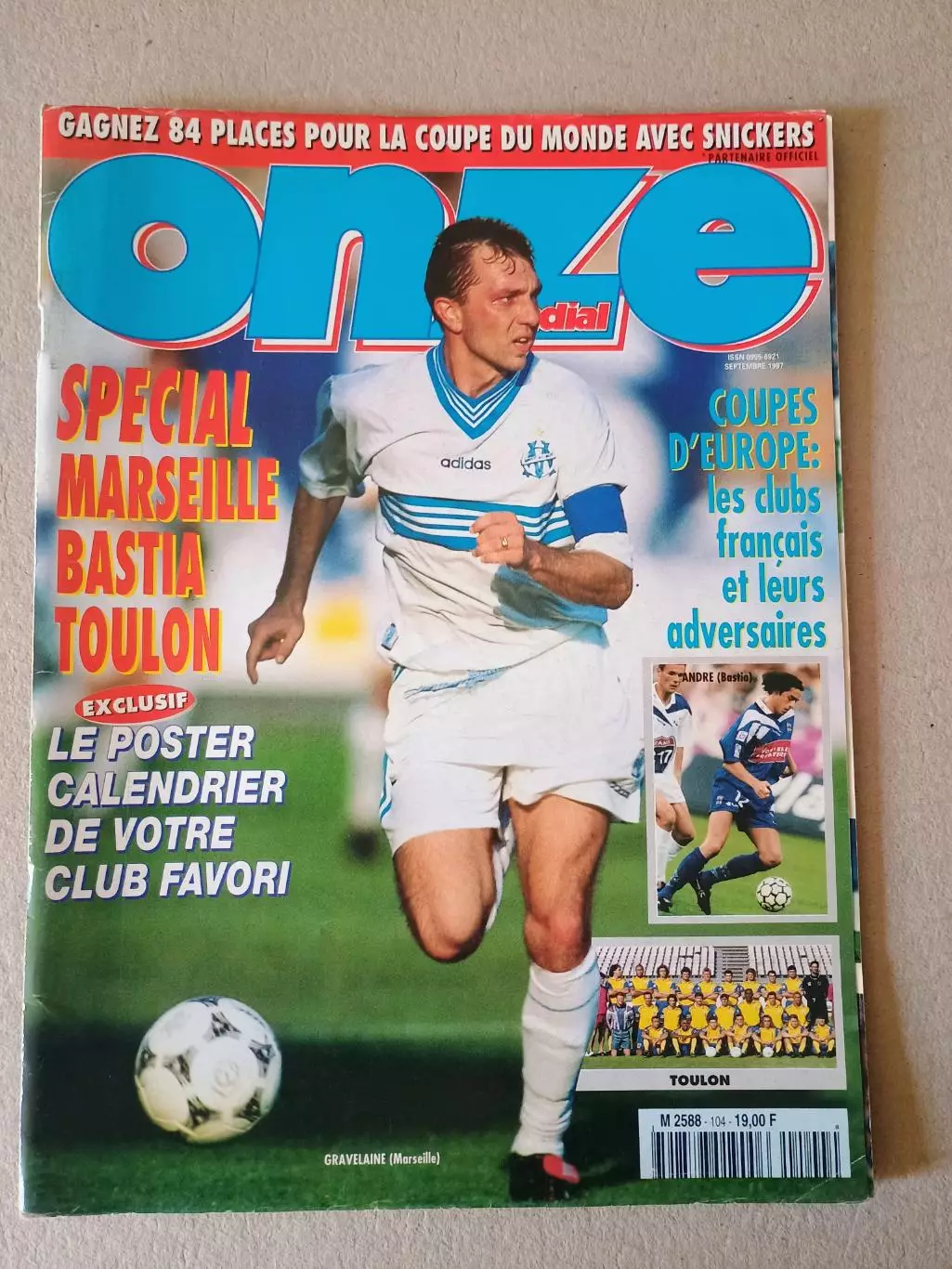 Onze mondial n.104/ 1997-Отсутствуют карты Onze + poster A2...