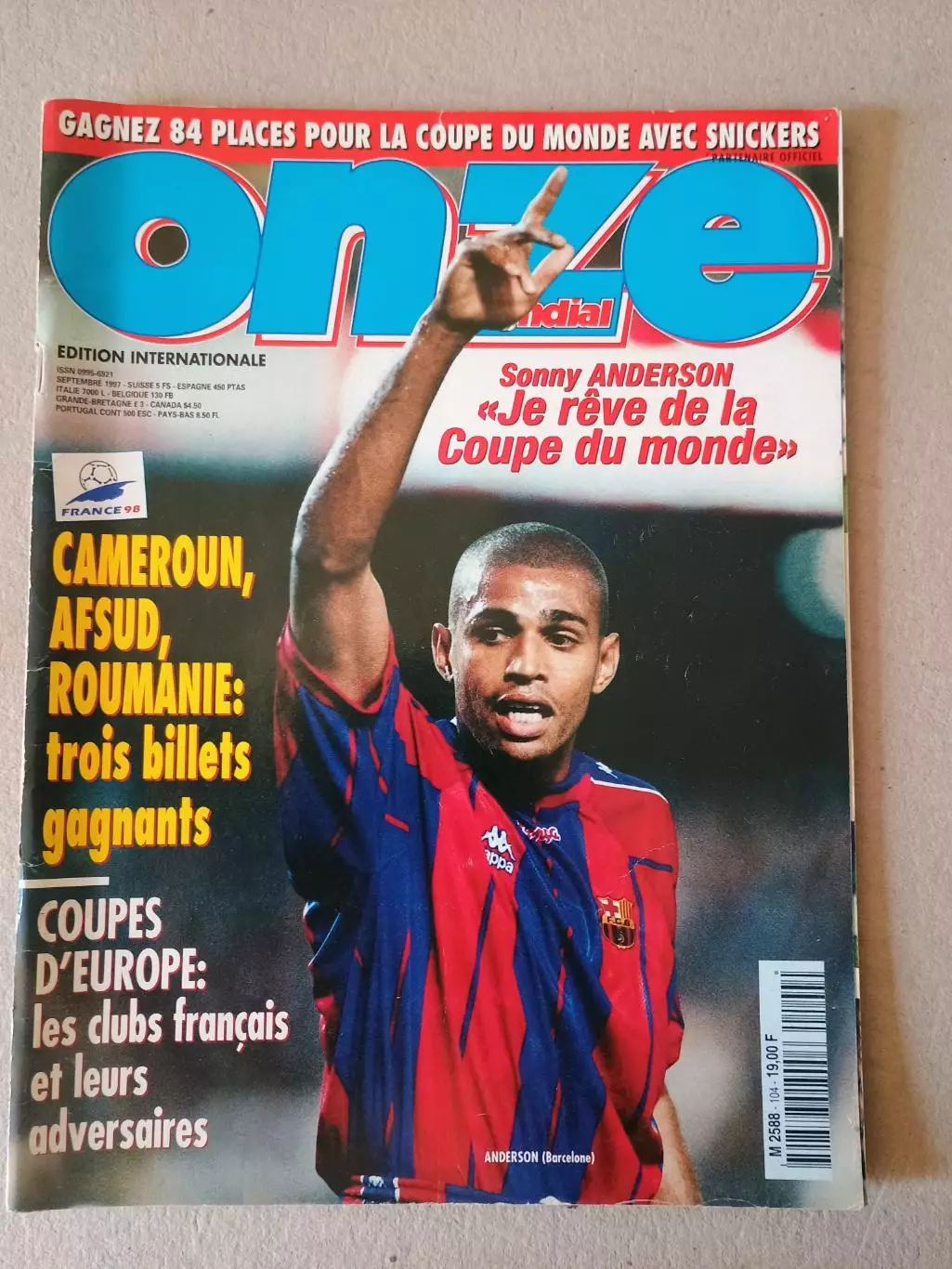 Onze mondial n.104/ 1997-Отсутствуют карты Onze + poster A2....