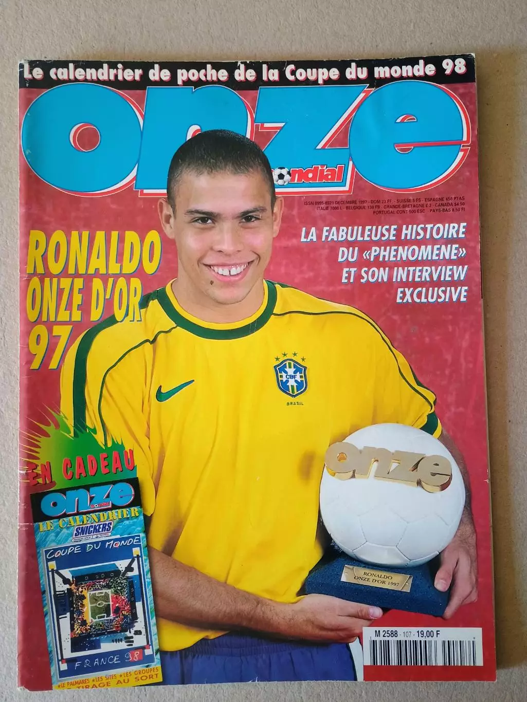 Onze mondial n.107/ 1997-Отсутствуют карты Onze + poster A2..