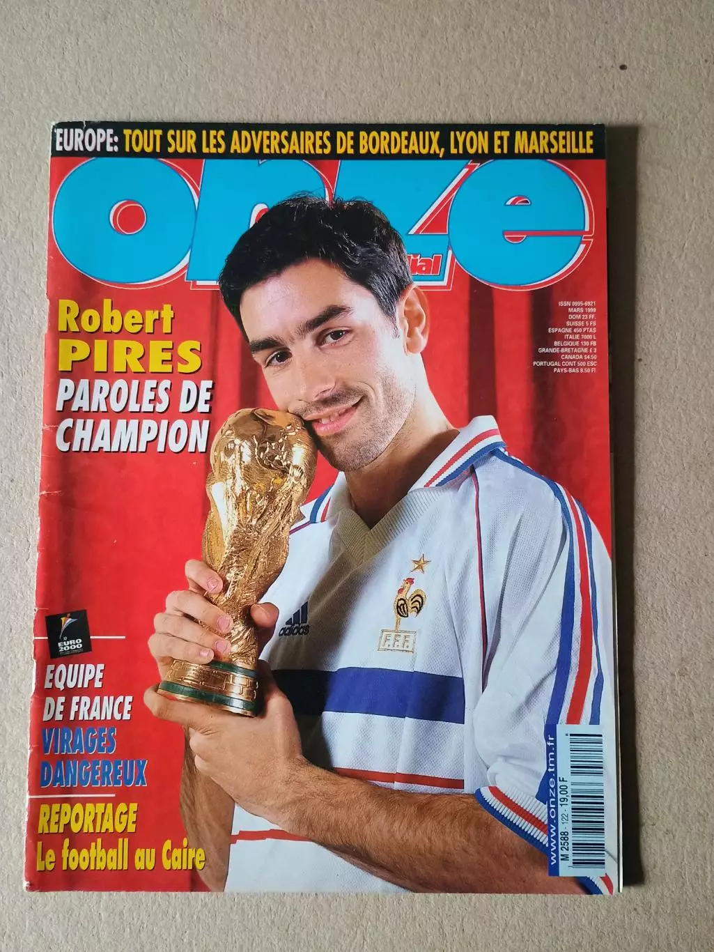 Onze mondial n.122/ 1999-Отсутствуют карты Onze + poster A2..