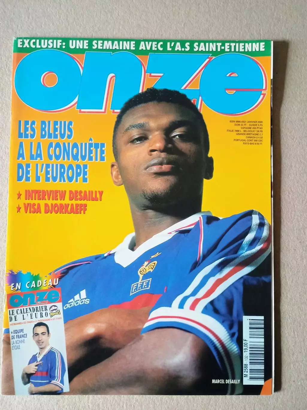 Onze mondial n.132/ 2000 -Отсутствуют карты Onze + poster A2..