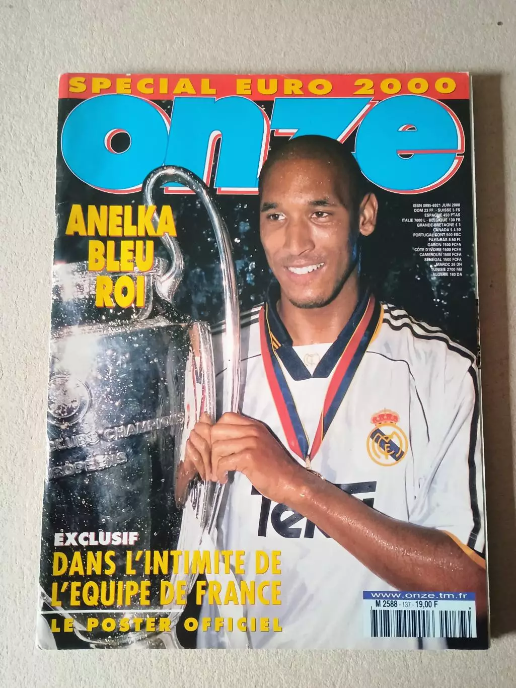 Onze mondial n.137/ 2000 -Отсутствуют карты Onze + poster A2..