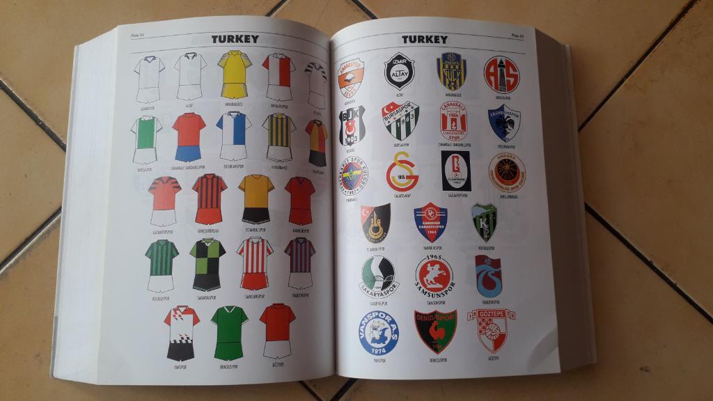 European Football Yearbook 99/00 4