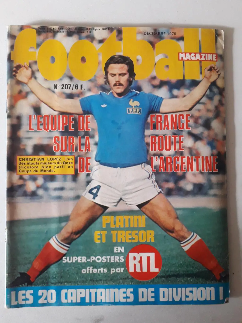 Football magazine nr.207/1976 + A1 poster