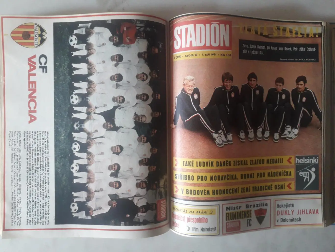 Журнал Стадион 1971 г. в книге, выпуски с 1 по 52 плюс три специальных выпуска. 5