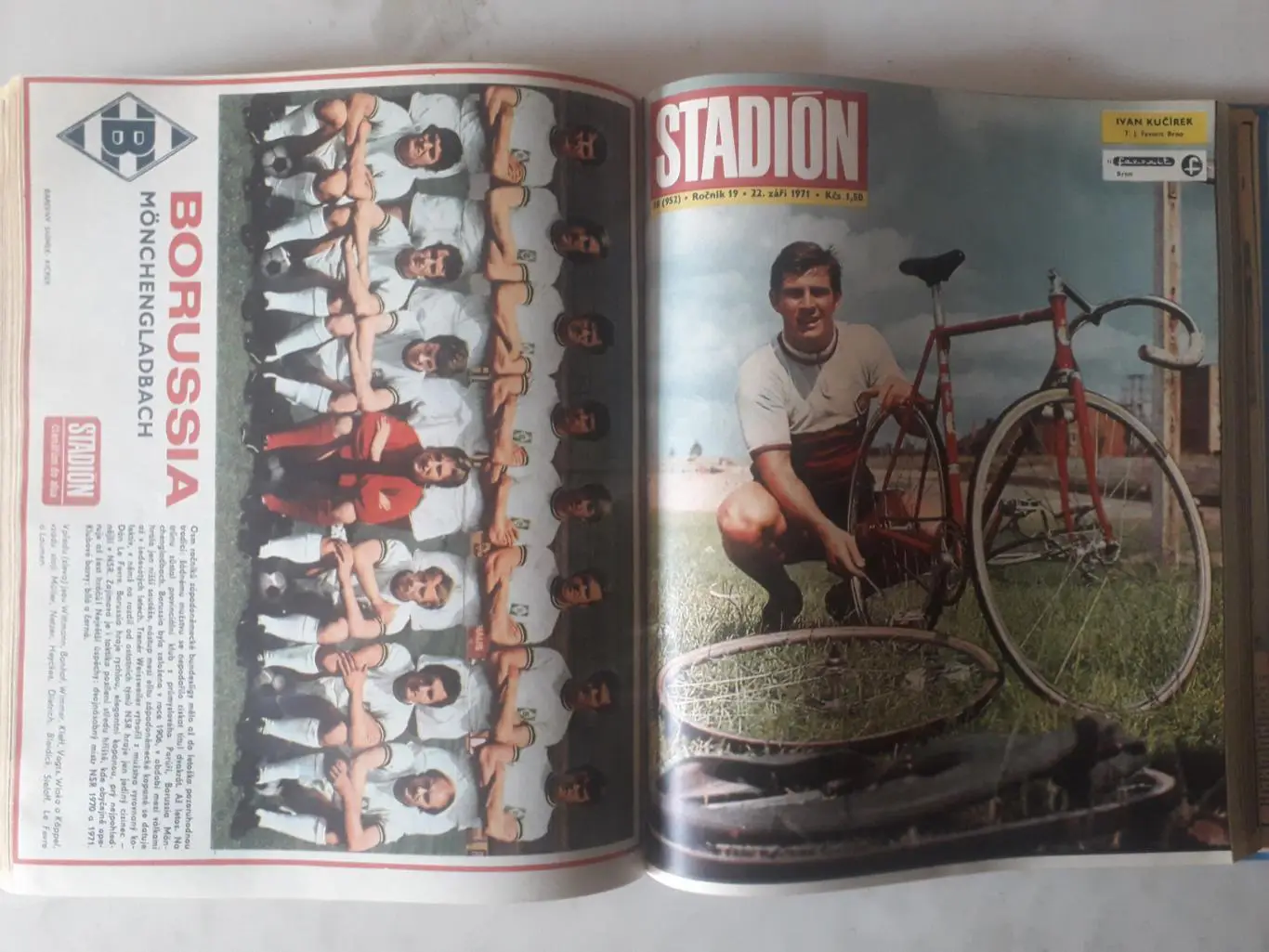 Журнал Стадион 1971 г. в книге, выпуски с 1 по 52 плюс три специальных выпуска. 6