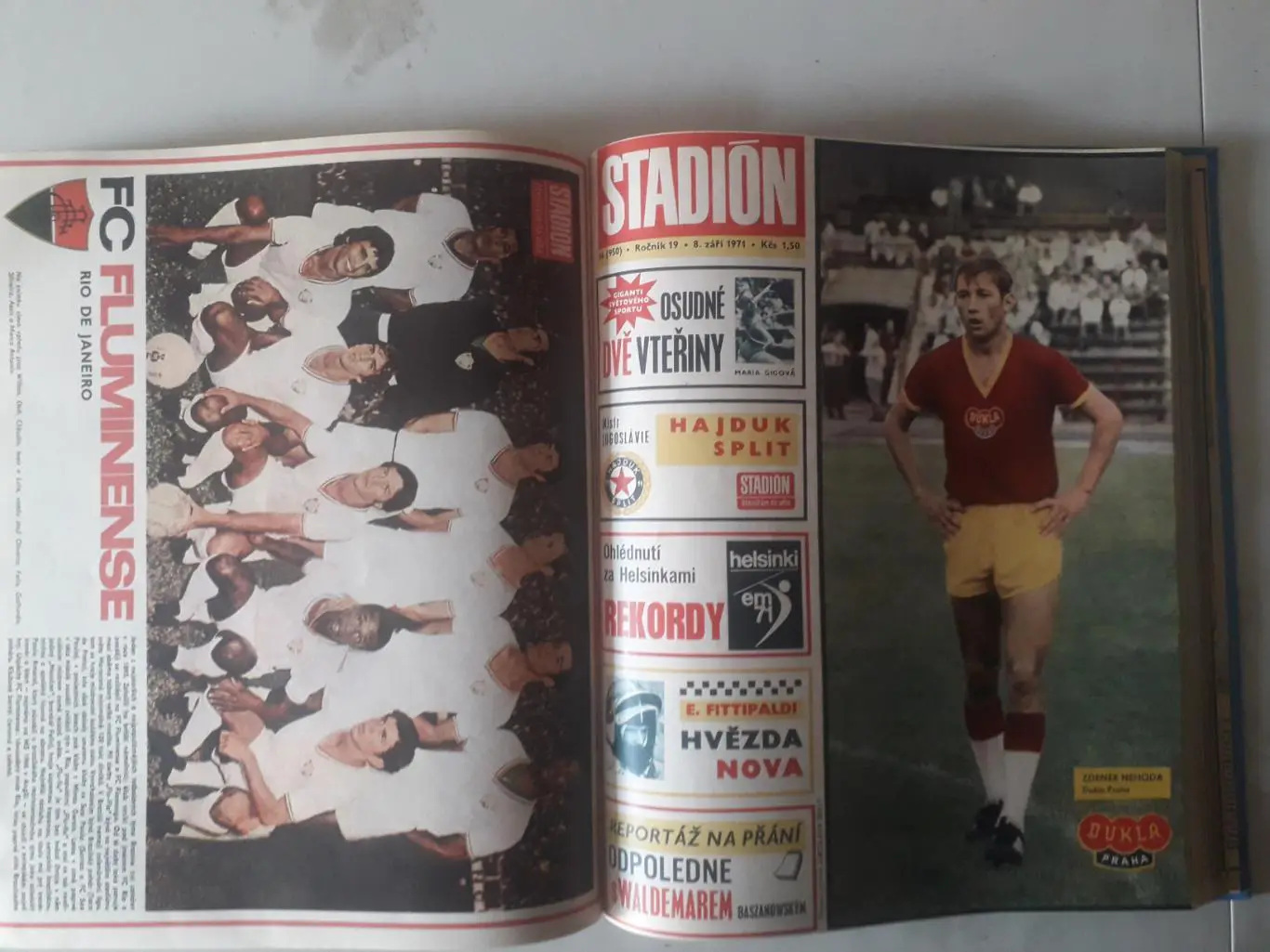 Журнал Стадион 1971 г. в книге, выпуски с 1 по 52 плюс три специальных выпуска. 7
