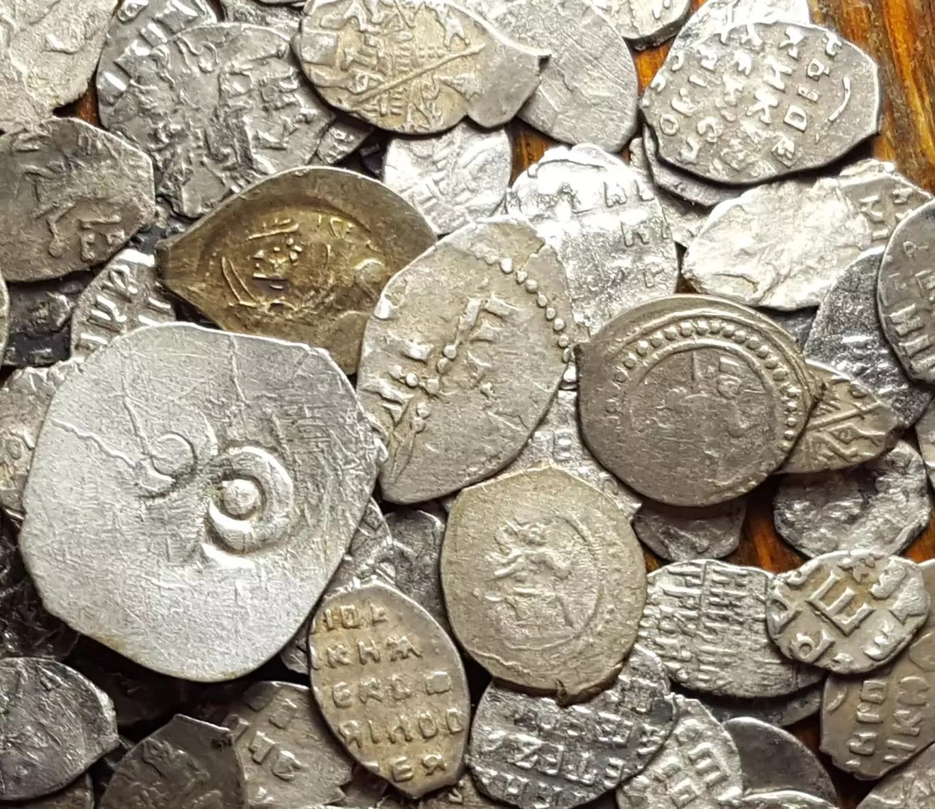 107 шт. Чешуя Денга новгород Сцена оммажа. Рязанка, Грифон химера князь на троне 1