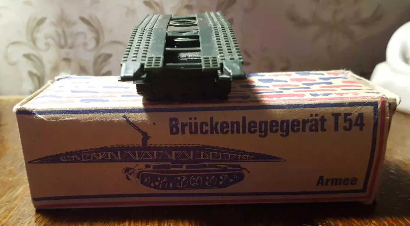 СССР. МОДЕЛЬ ГДР. Военная техника. Мостоукладчик Т54 С КОРОБКОЙ ОЧЕНЬ РЕДКАЯ. RR 1