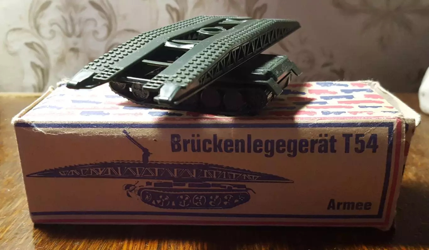 СССР. МОДЕЛЬ ГДР. Военная техника. Мостоукладчик Т54 С КОРОБКОЙ ОЧЕНЬ РЕДКАЯ. RR 2