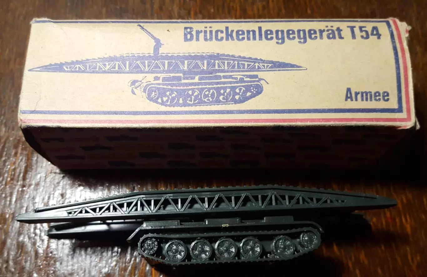 СССР. МОДЕЛЬ ГДР. Военная техника. Мостоукладчик Т54 С КОРОБКОЙ ОЧЕНЬ РЕДКАЯ. RR 5