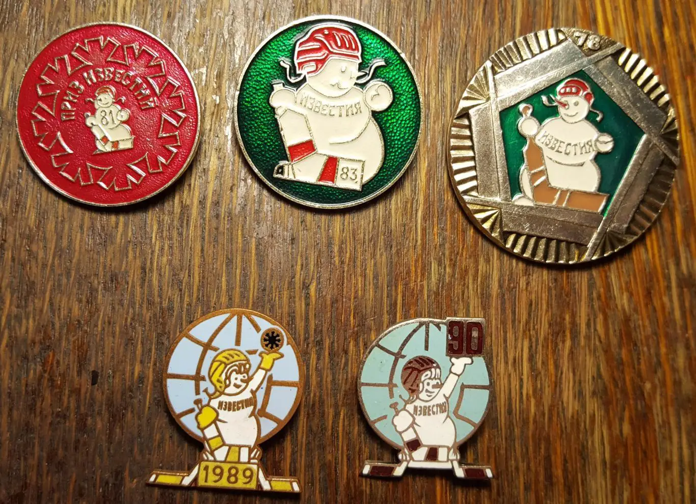 Значки Набор Хоккей На приз газеты Известия, снеговик. 1978-81-83-89-90гг.
