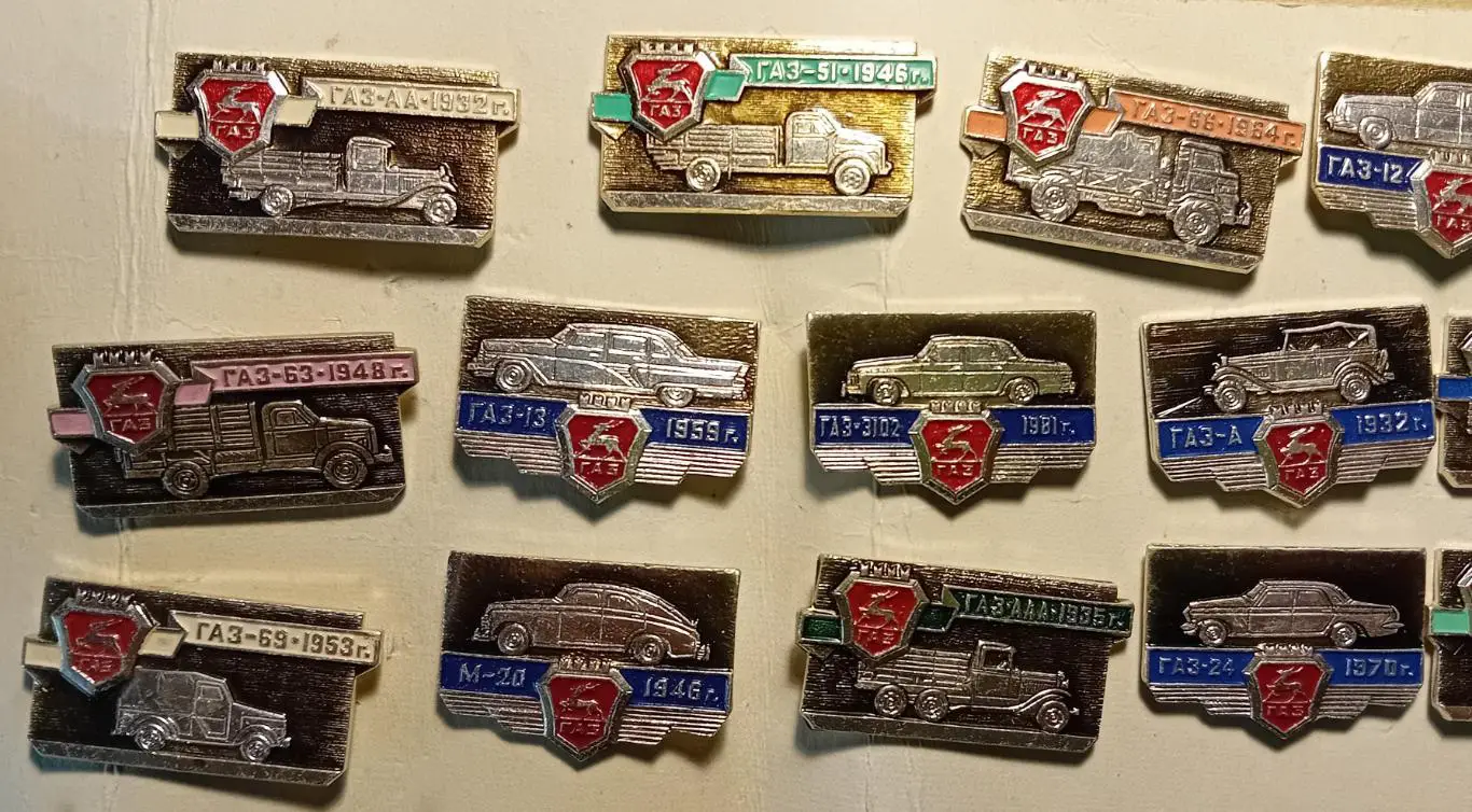 Набор Значков Автомобили в Буклете СССРВинтаж Коллекционный Редкость 3