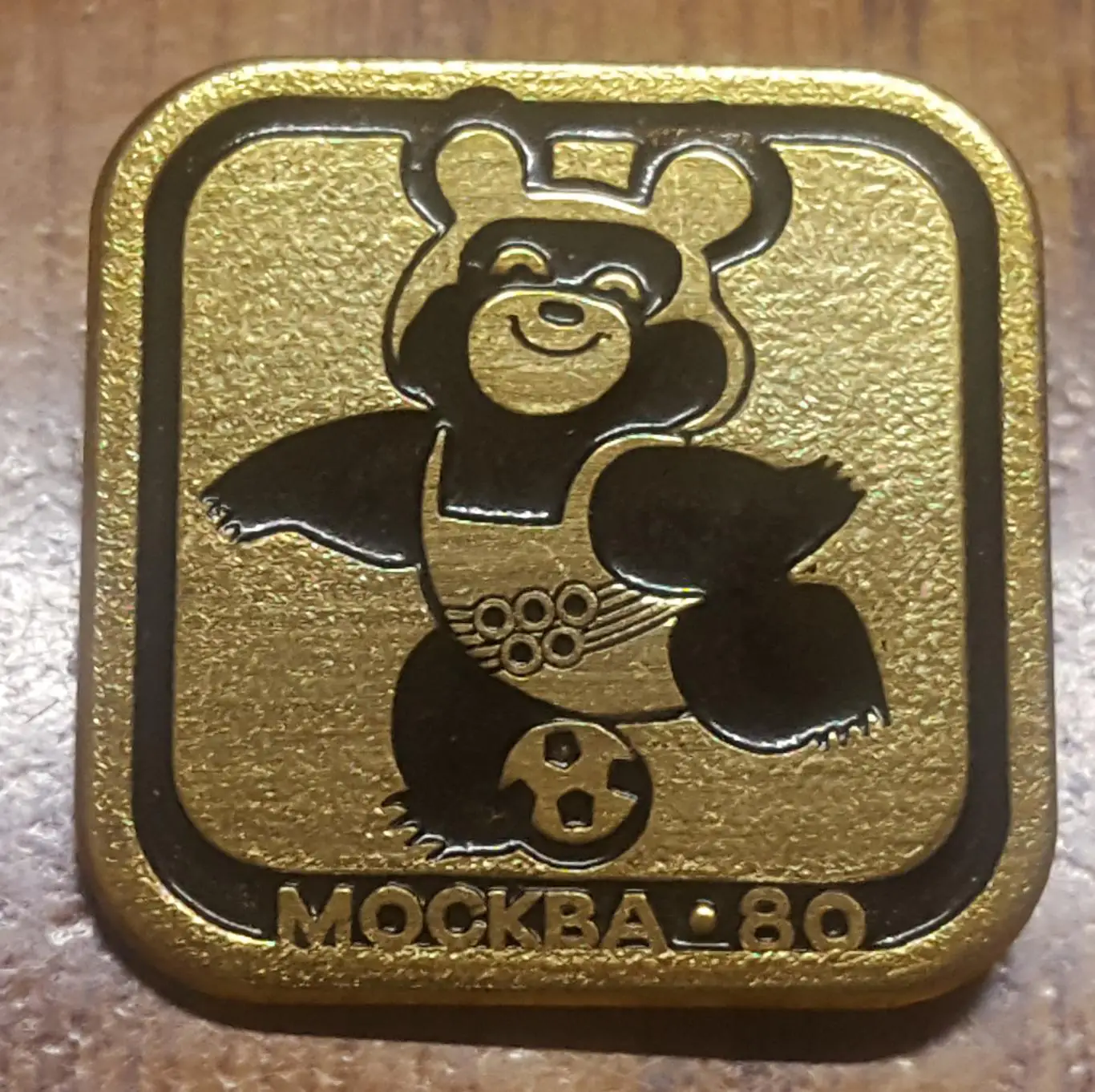 ЗначкиСССР, ОЛИМПИЙСКИЙ МИШКА ,ОЛИМПИАДА - 1980 , МОСКВА ,футбол, РЕДКИЙ