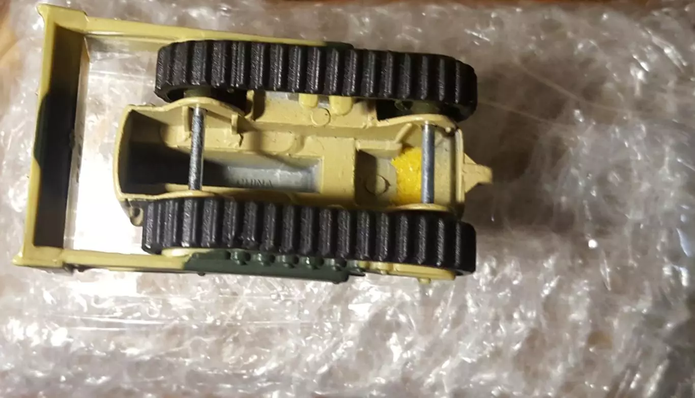 Трактор на гусеницетехникажелезный - пластмасс 5