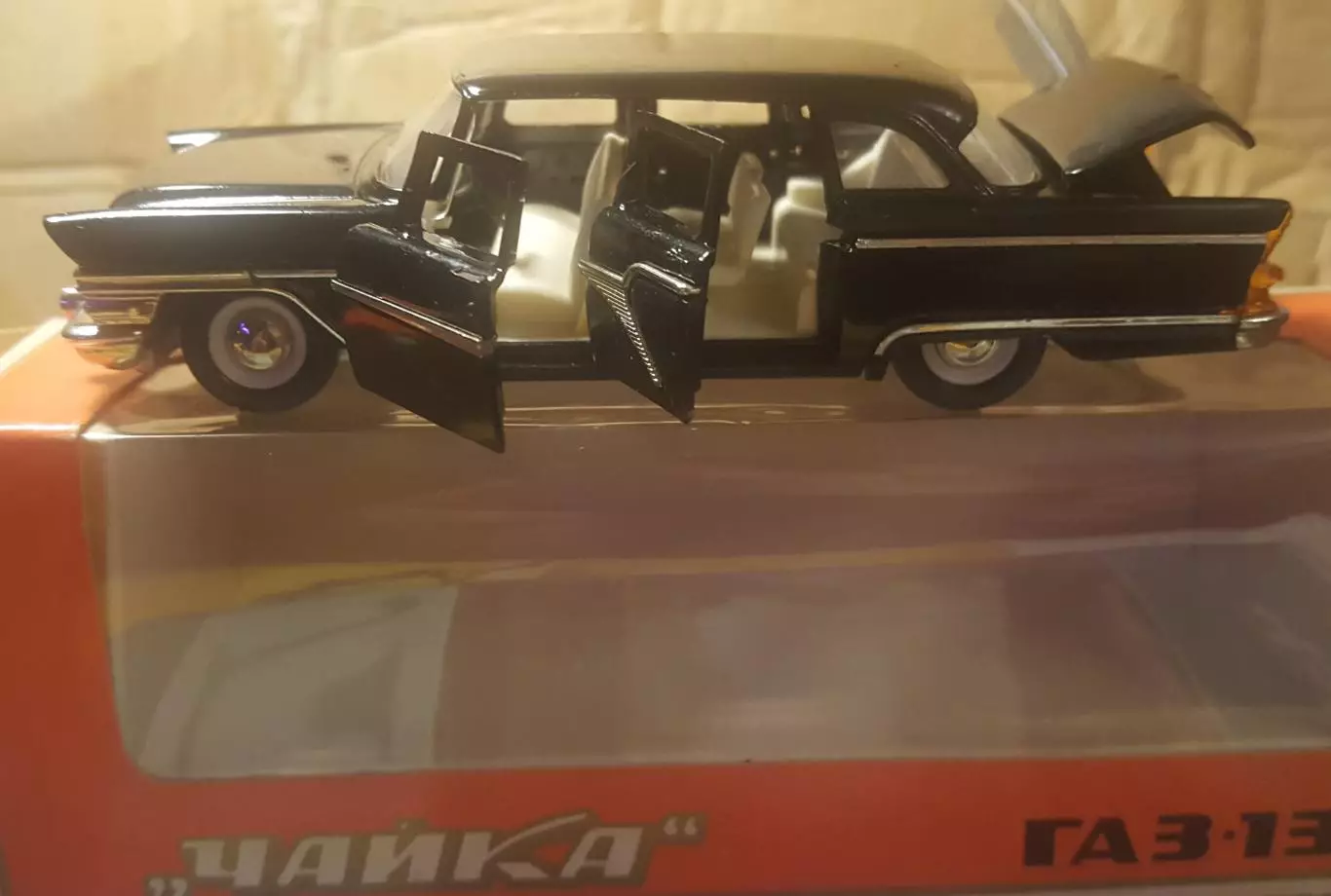 Машина Чайка газ-13 1