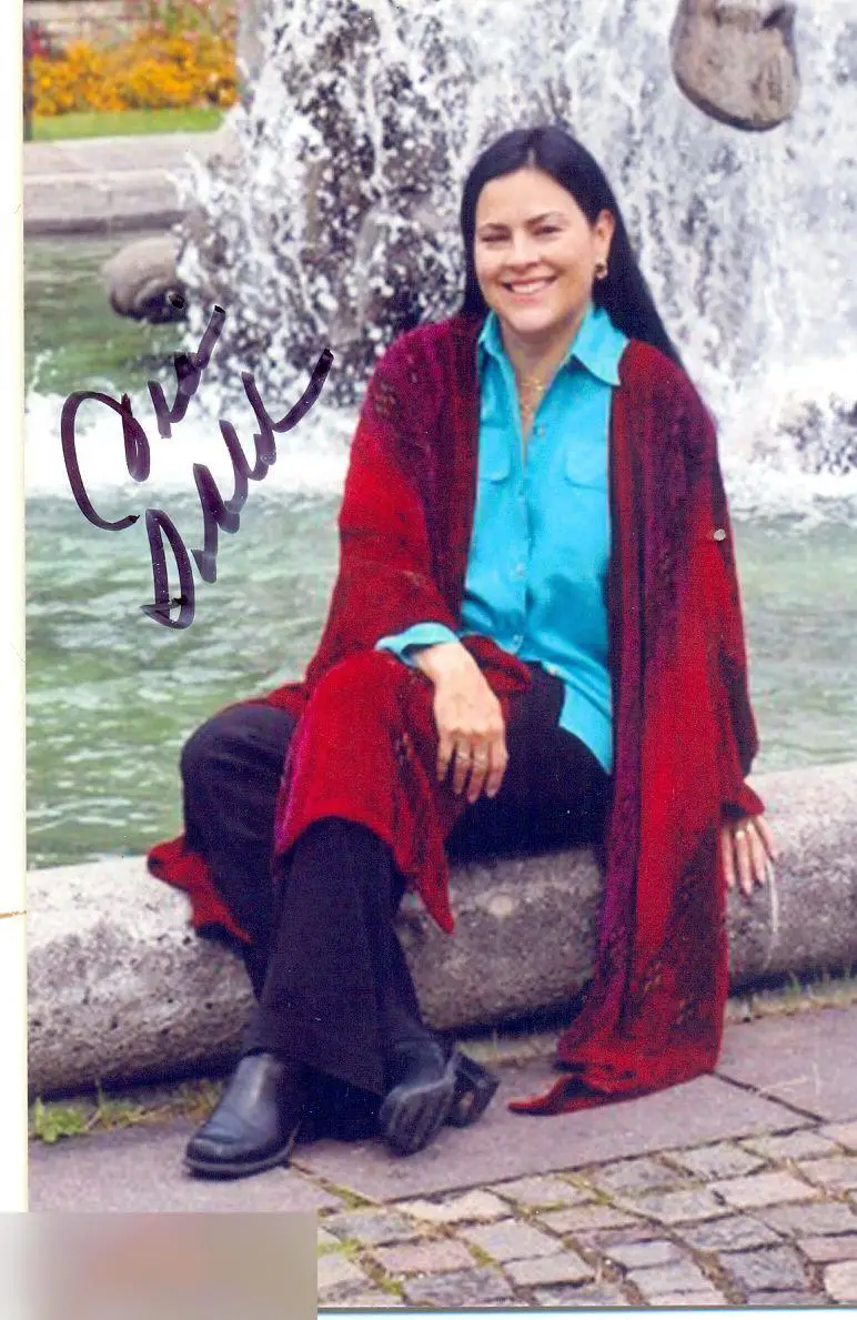 Гэблдон, Диаана Джин (Diana Jean Gabaldon ) популярнаяписательницаавтограф оригинал