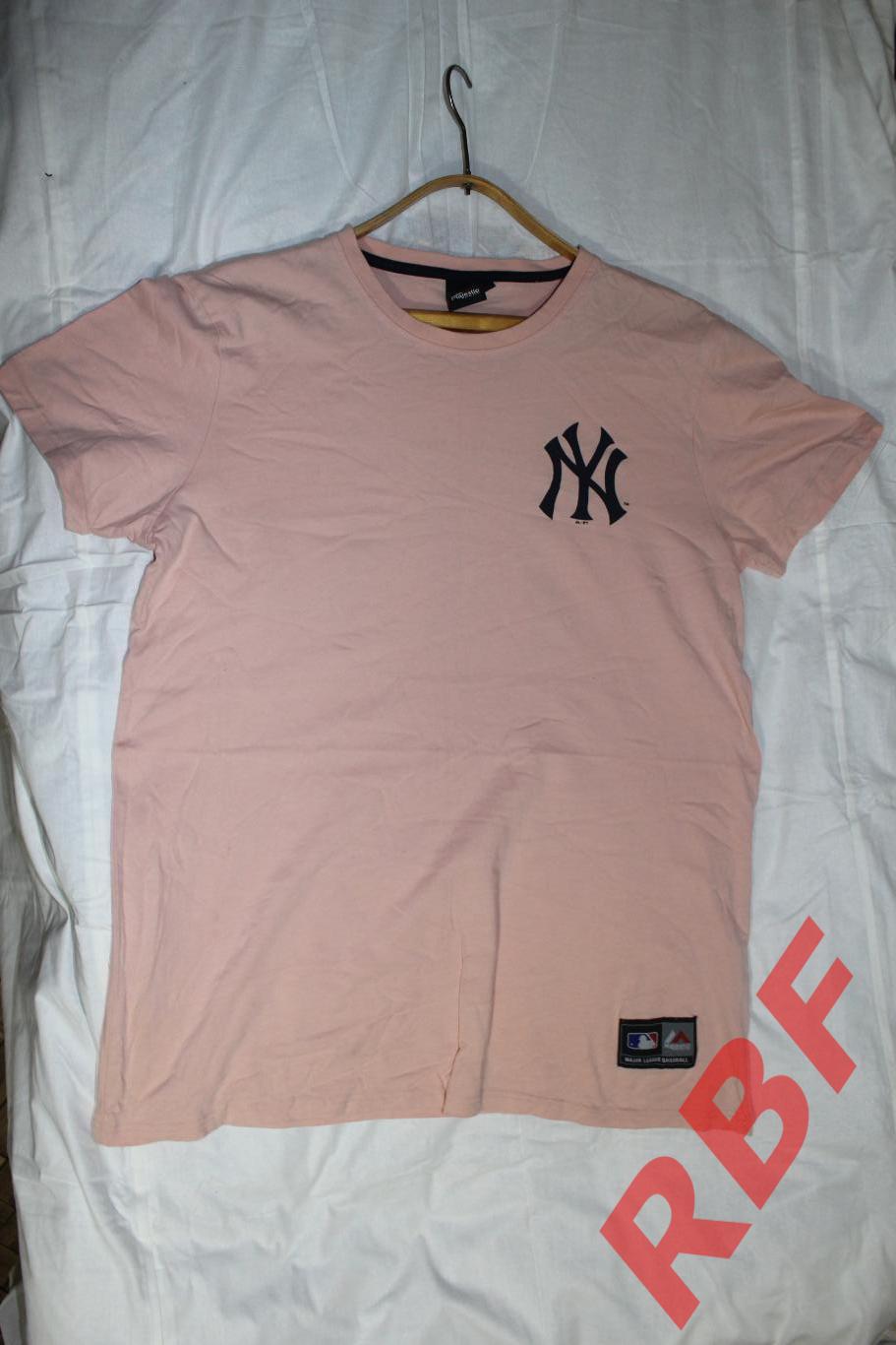 Футболка с логотипом бейсбольного клуба New York Yankees