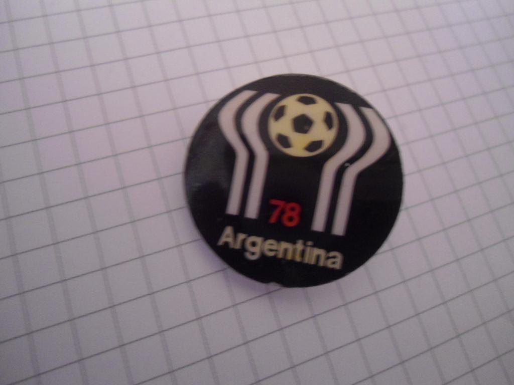 чемпионат мира - 1978 - Аргентина - значок- футбол