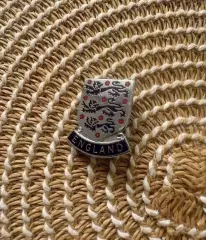 Знак значок сборная. Англии 90е.