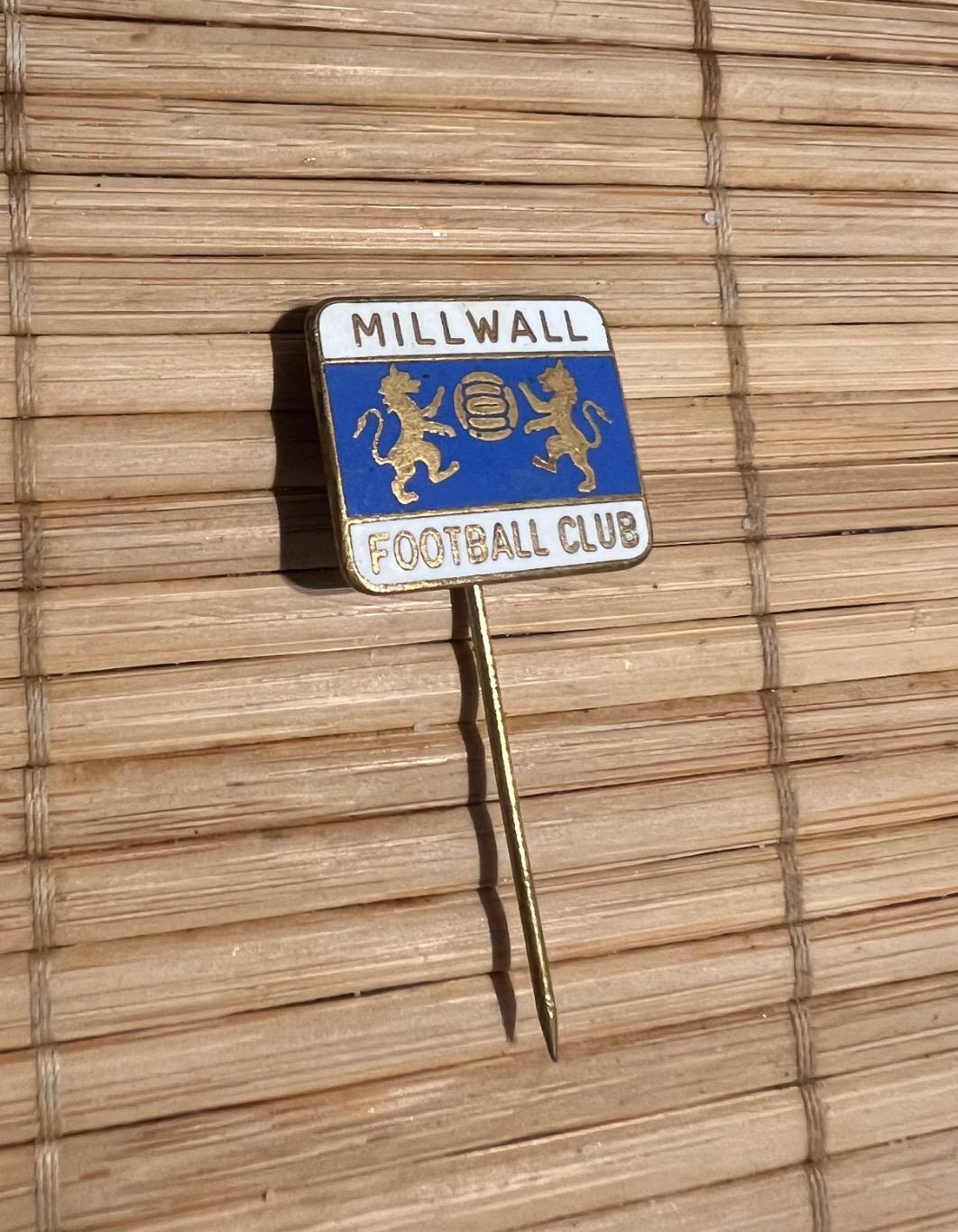 Знак значок Милуол Миллуолл Англия 1985